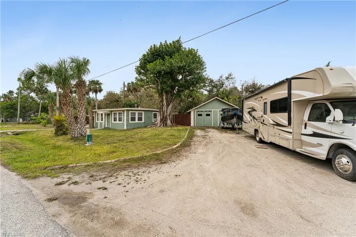 230  Kingston  DR, Fort Myers, FL 33905