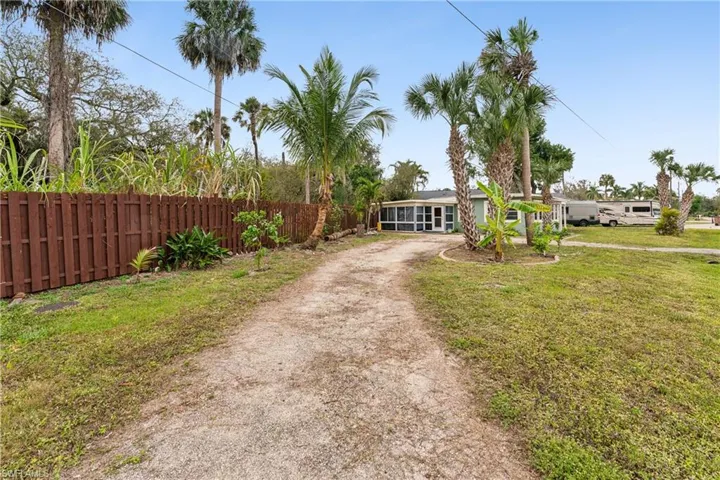 230  Kingston  DR, Fort Myers, FL 33905