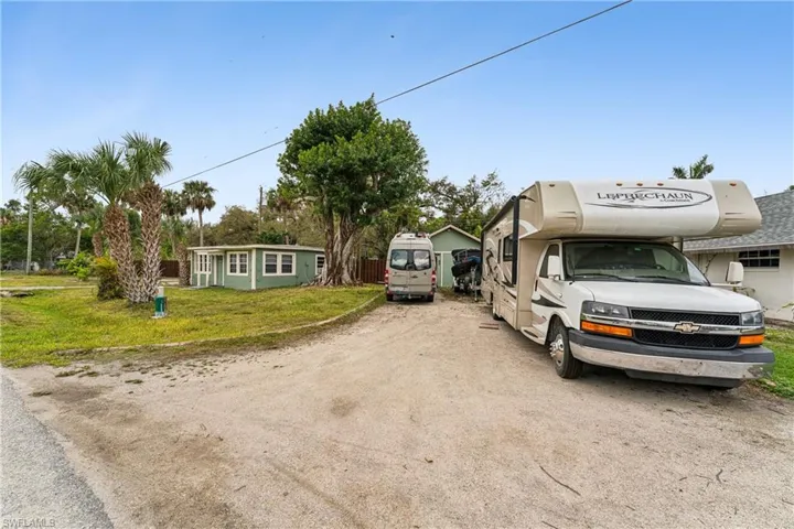 230  Kingston  DR, Fort Myers, FL 33905