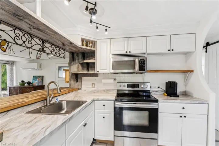 230  Kingston  DR, Fort Myers, FL 33905