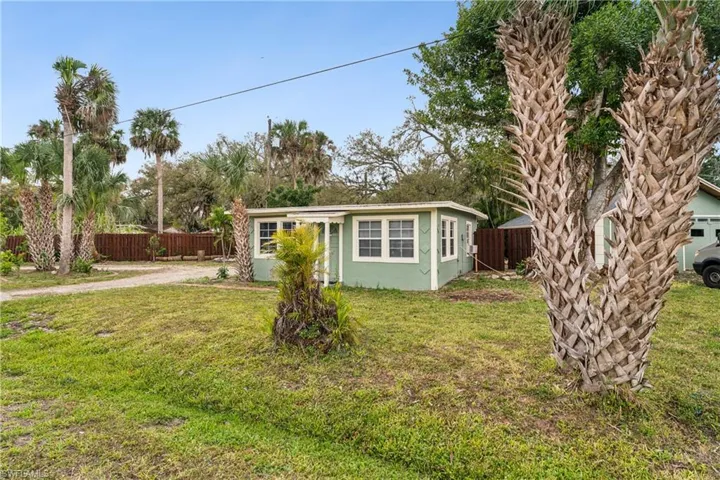 230  Kingston  DR, Fort Myers, FL 33905
