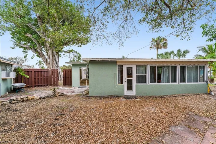 230  Kingston  DR, Fort Myers, FL 33905
