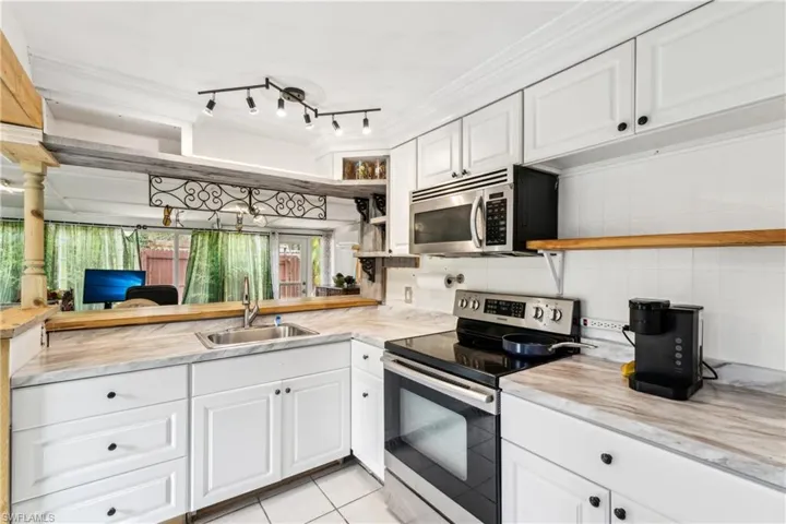230  Kingston  DR, Fort Myers, FL 33905