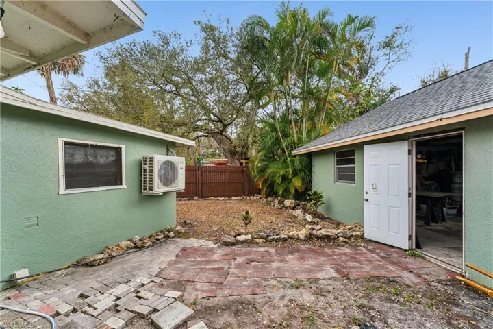 230  Kingston  DR, Fort Myers, FL 33905