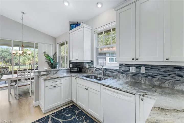 Beautiful newer white cabinets with soft close and trash pullouts