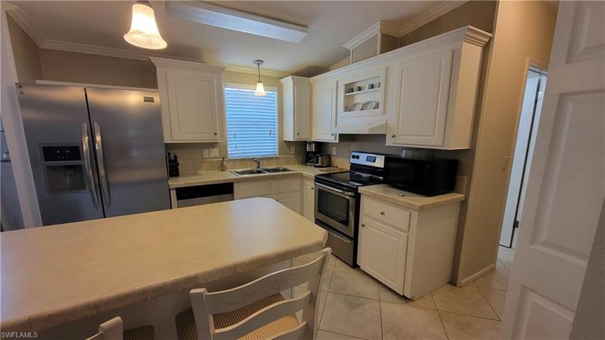 Kitchen with island