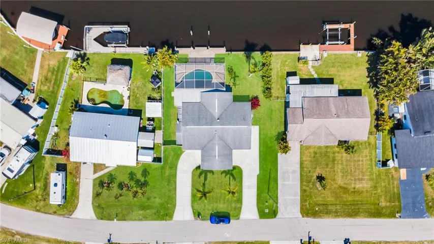 Birds eye view of property featuring a residential view