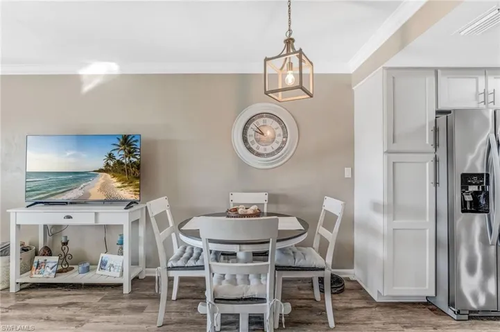 Seamlessly connected to the kitchen, the welcoming dining area makes entertaining a breeze.