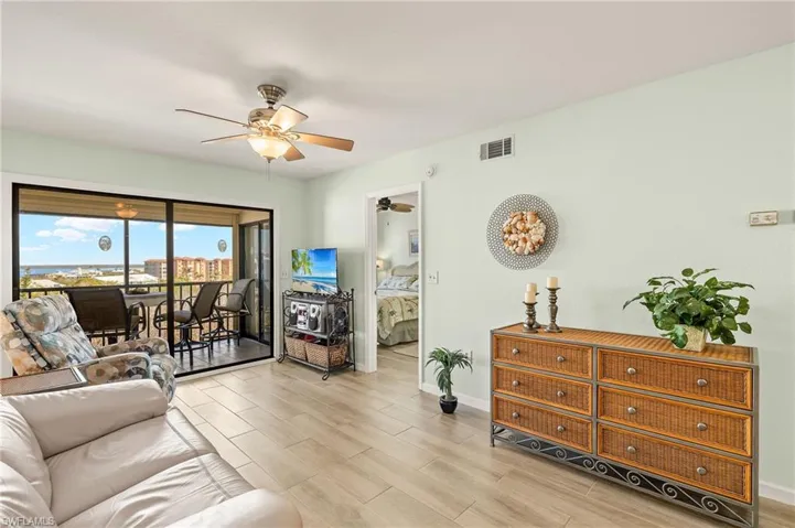 Put your own touches on this cute 2 bedroom condo and enjoy paradise!
