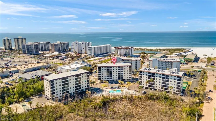 Great little condo - walk to beach, restaurants, shops, CVS. Underbuilding parking is a nice feature!
