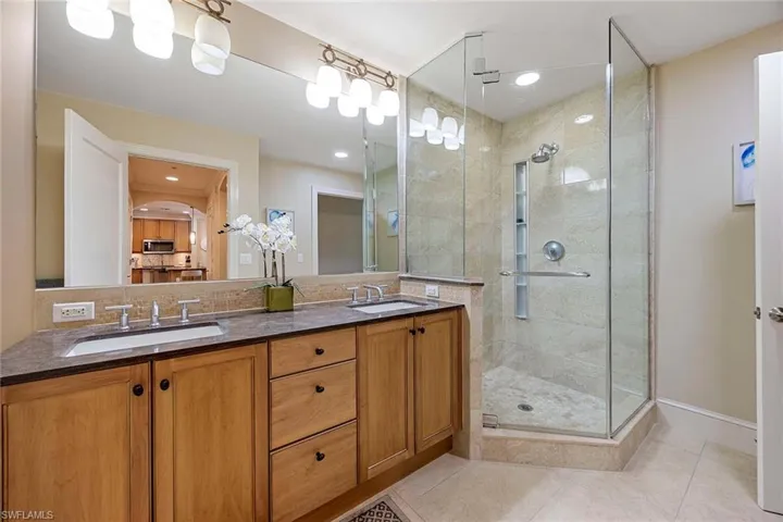 9123  Strada  PL, Naples, FL 34108