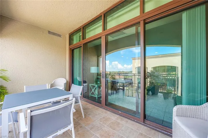 9123  Strada  PL, Naples, FL 34108