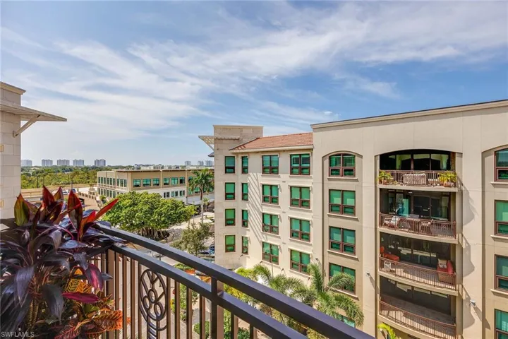 9123  Strada  PL, Naples, FL 34108
