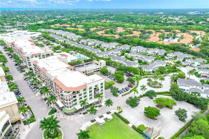 9123  Strada  PL, Naples, FL 34108