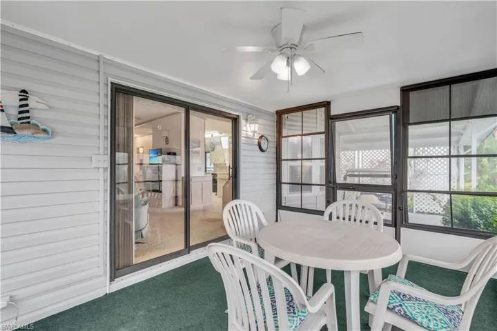 Sunroom / solarium with ceiling fan