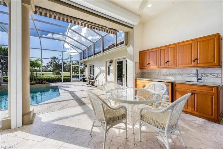 Dining on the lanai
