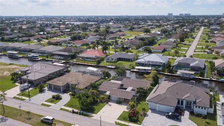Million dollar homes next door!!!