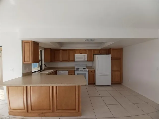 3305 SW 7th  PL, Cape Coral, FL 33914