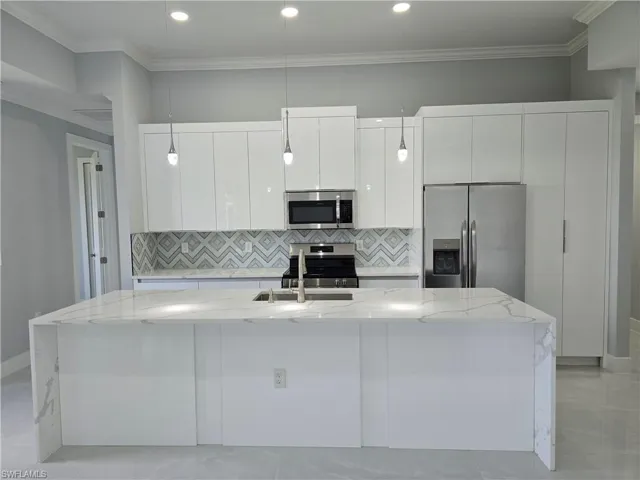 2801  21st SW ST, Lehigh Acres, FL 33976