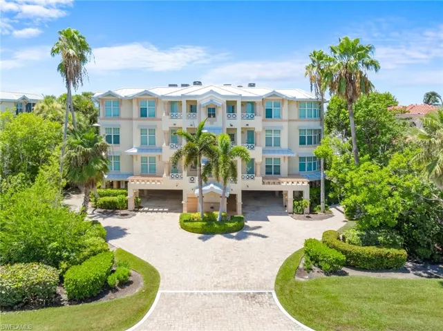 View of apartment building / complex with driveway