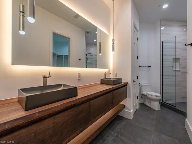 60 Seagate Dr 305, Naples, Florida 34103