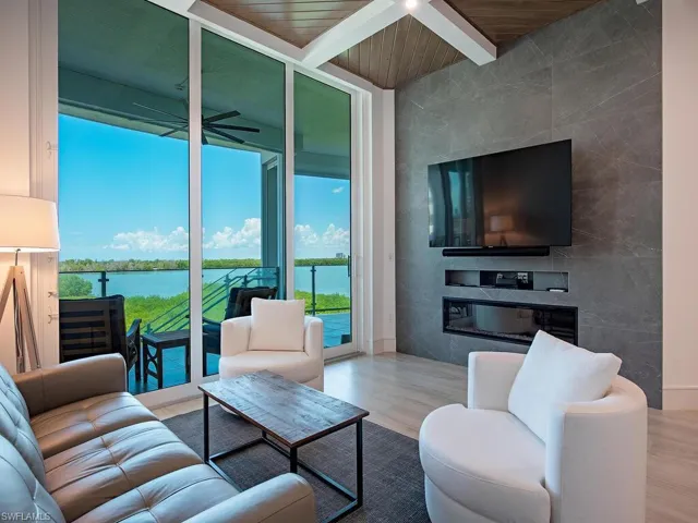 60 Seagate Dr 305, Naples, Florida 34103
