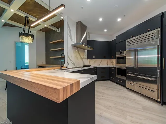 60 Seagate Dr 305, Naples, Florida 34103