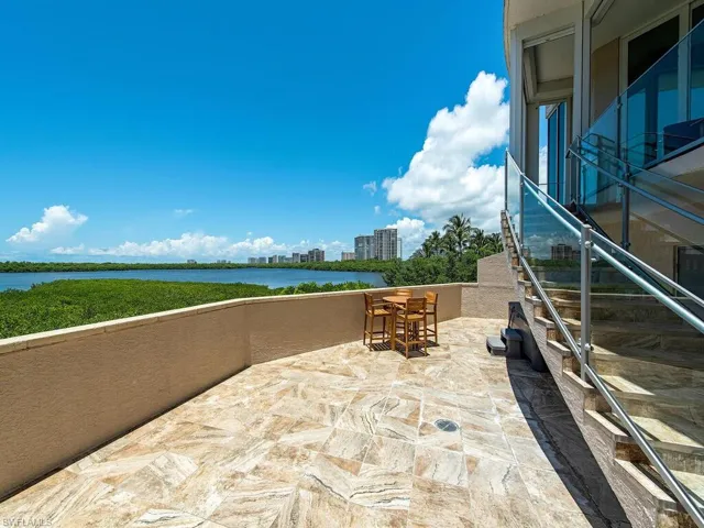60 Seagate Dr 305, Naples, Florida 34103