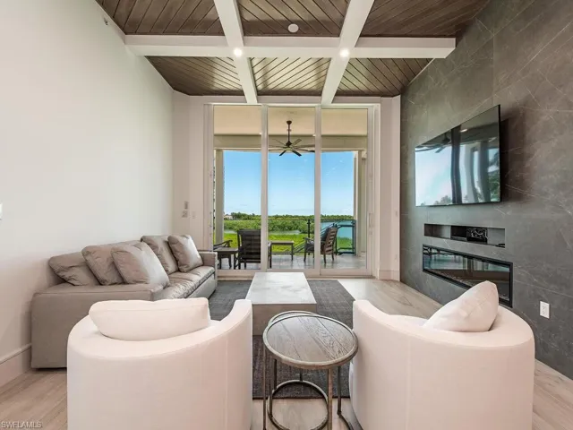 60 Seagate Dr 305, Naples, Florida 34103