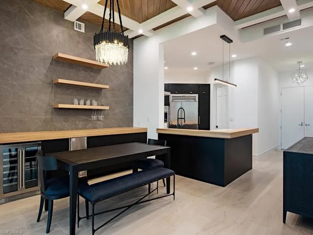 60 Seagate Dr 305, Naples, Florida 34103