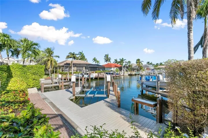 dock and lift
