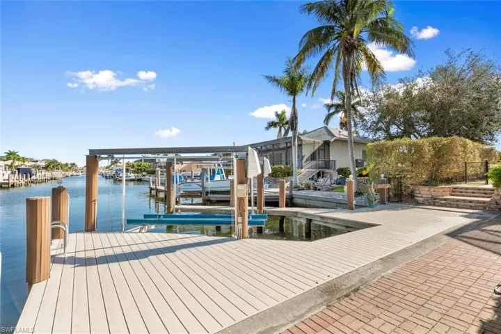 dock and lift