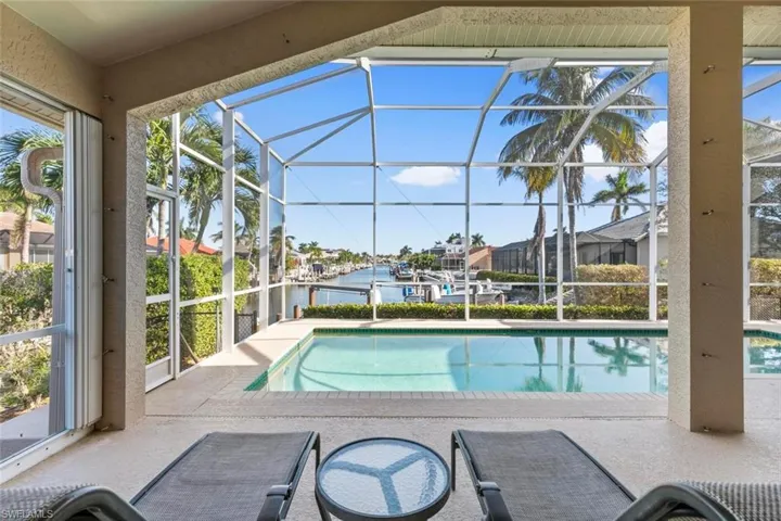 Covered screened lanai