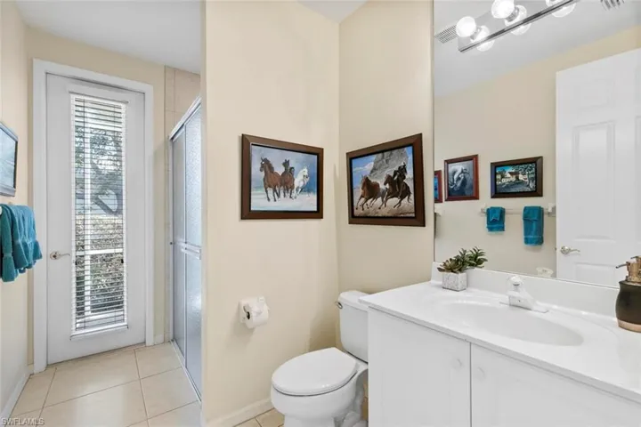 Bathroom 2 Pool access