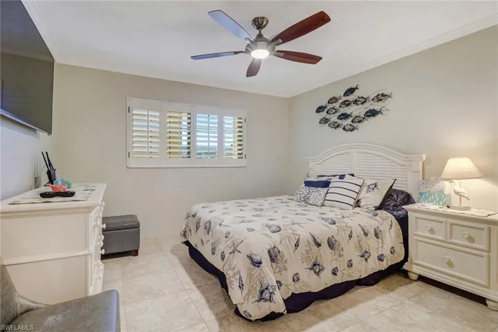 GUEST BEDROOM QUEEN