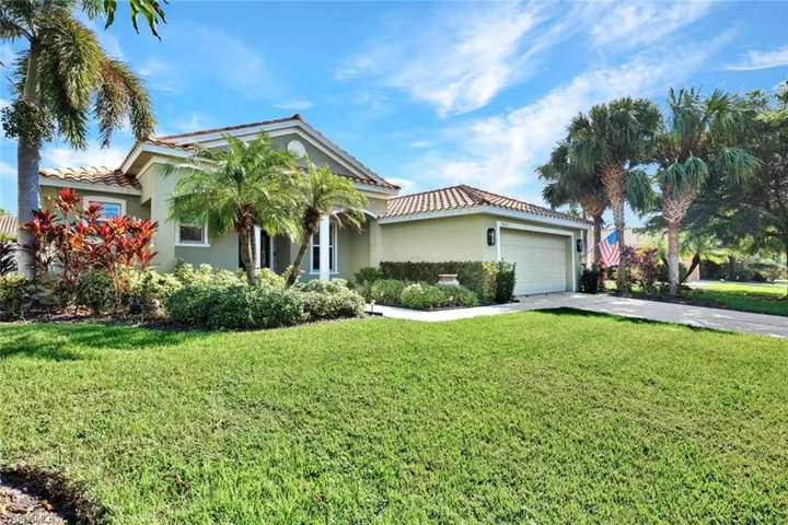 View of front facade with a garage and a front yard