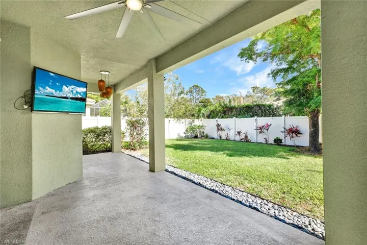 View of patio / terrace with ceiling fan
