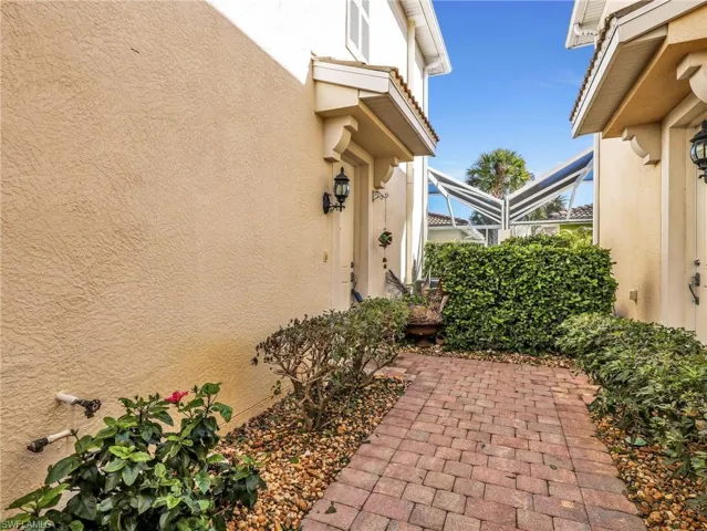 8192  Josefa  WAY, Naples, FL 34114