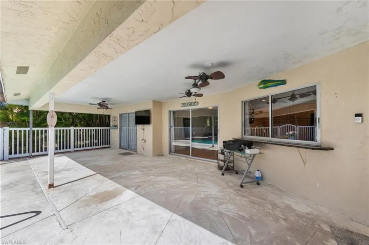 View of patio / terrace with a ceiling fan