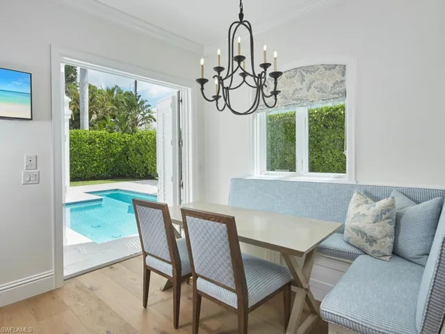 570 2nd Ave N, Naples, Florida 34102