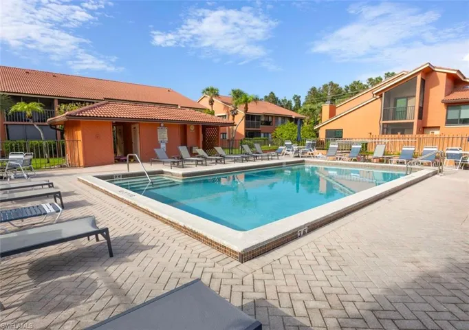 114 Cypress Way E D3, Naples, Florida 34110
