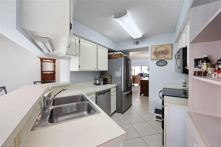 114 Cypress Way E D3, Naples, Florida 34110