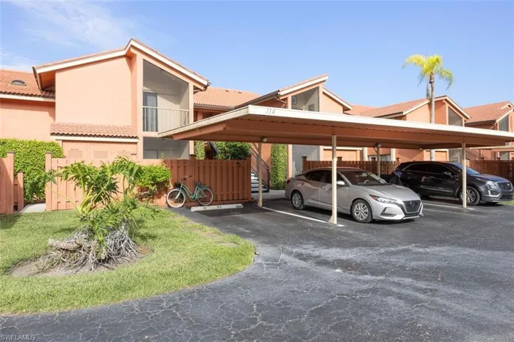 114 Cypress Way E D3, Naples, Florida 34110