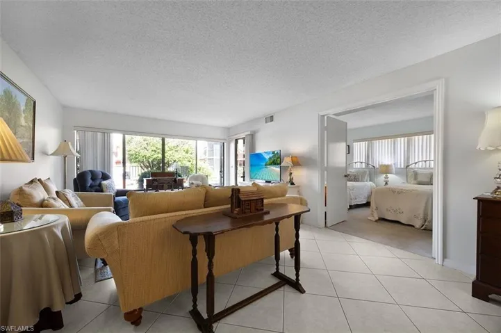 114 Cypress Way E D3, Naples, Florida 34110