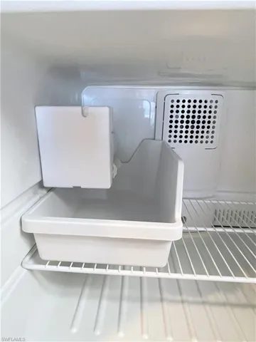 Ice maker