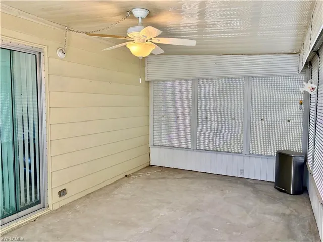 Unfurnished sunroom with a ceiling fan