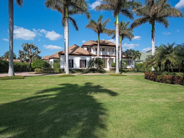 View of front facade with a front yard and a balcony