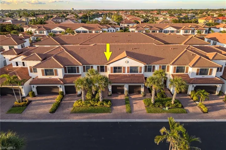 Birds eye view of property featuring a residential view