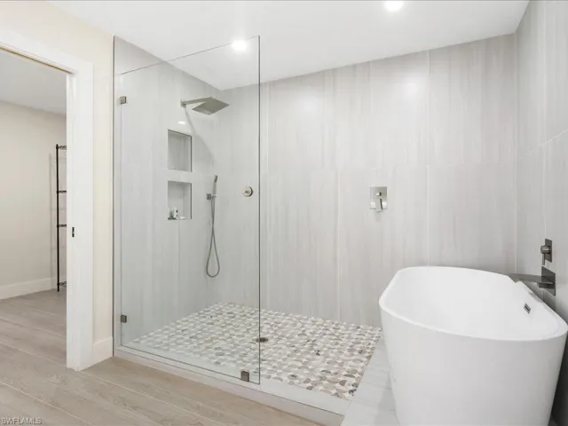 6800  Bottlebrush  LN, Naples, FL 34109