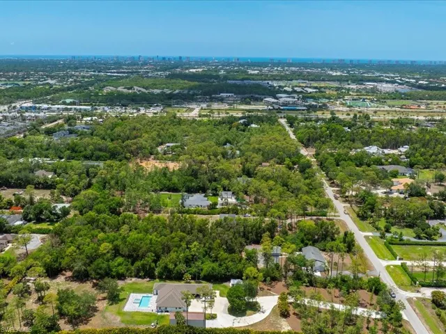 6800  Bottlebrush  LN, Naples, FL 34109